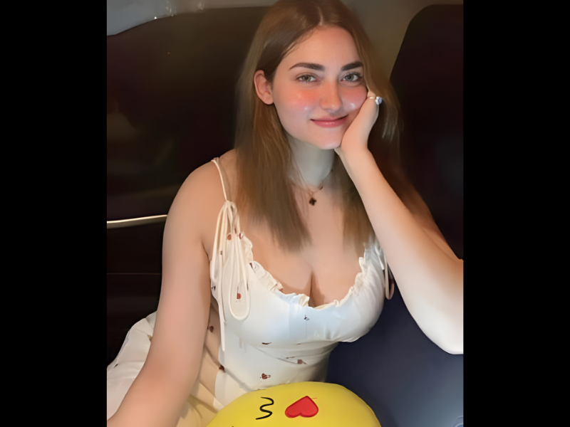 High-quality Karachi escort photos