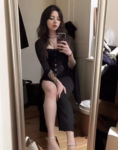 hot escorts in karachi